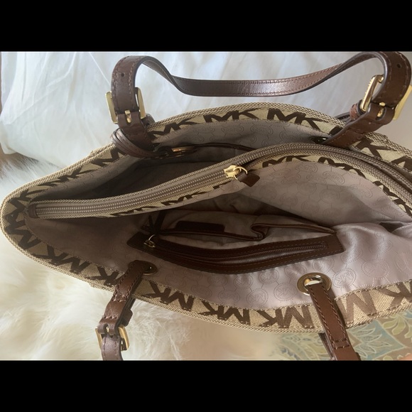 Michael Kors Tote Handbag - Picture 2 of 4